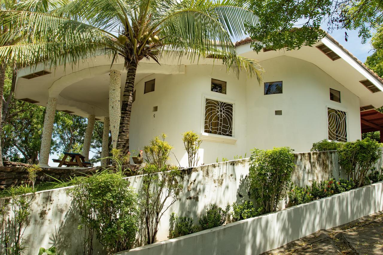 Two Brothers Surf Resort Tola Ngoại thất bức ảnh