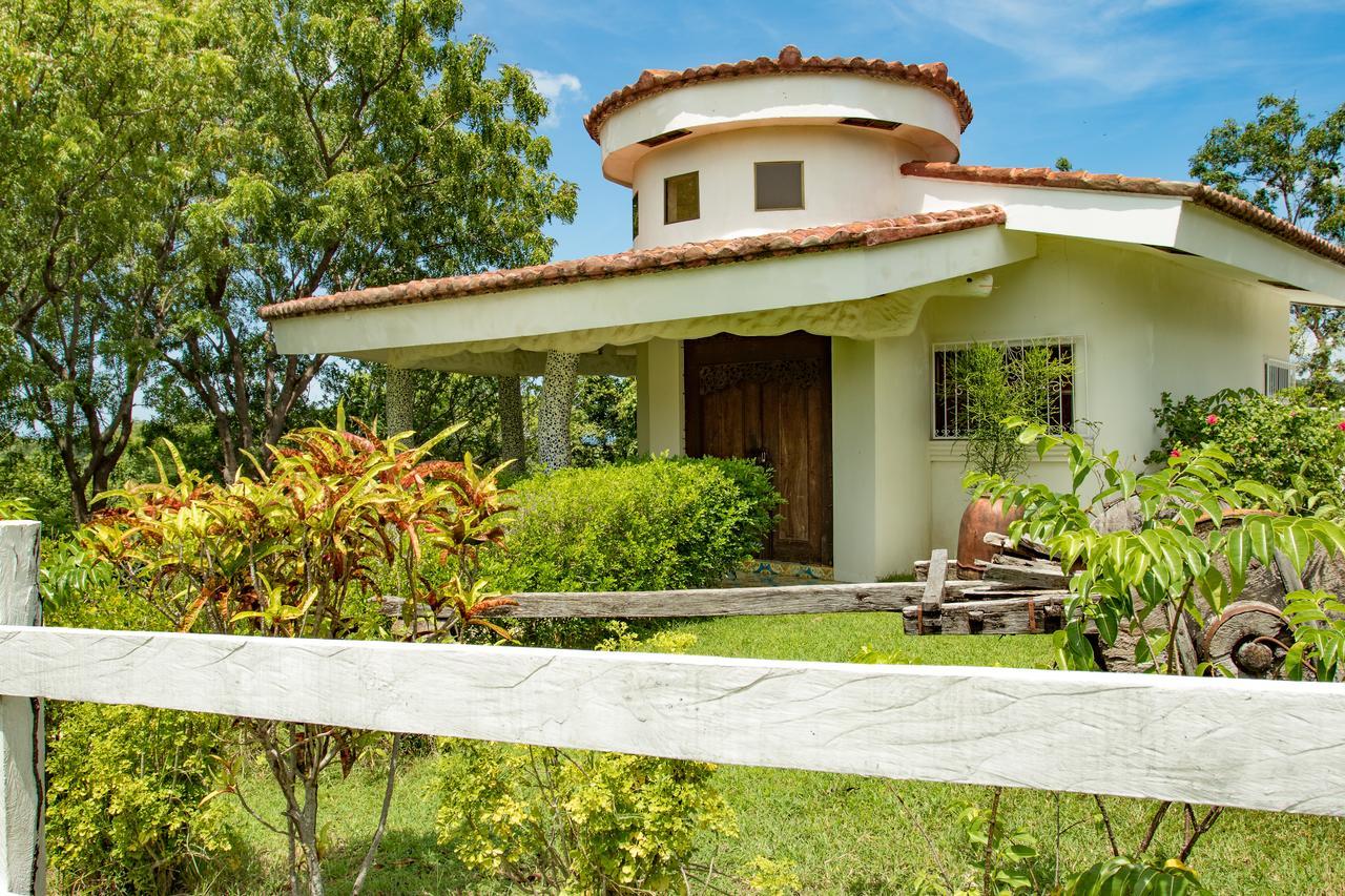 Two Brothers Surf Resort Tola Ngoại thất bức ảnh
